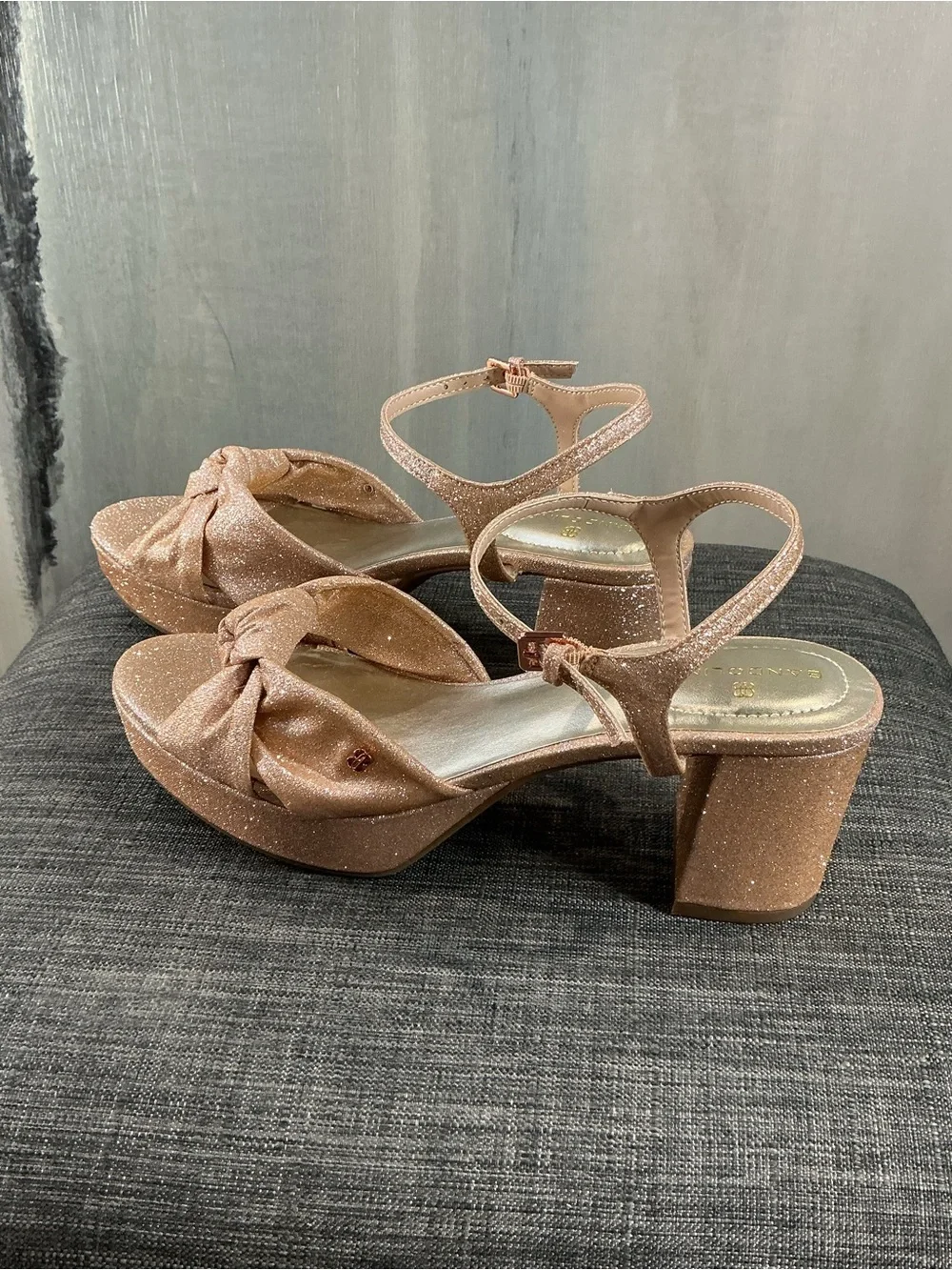 NIB Bandolino Prezley2 Shimmer Knot Sandal Heels Light Natural Size 8M